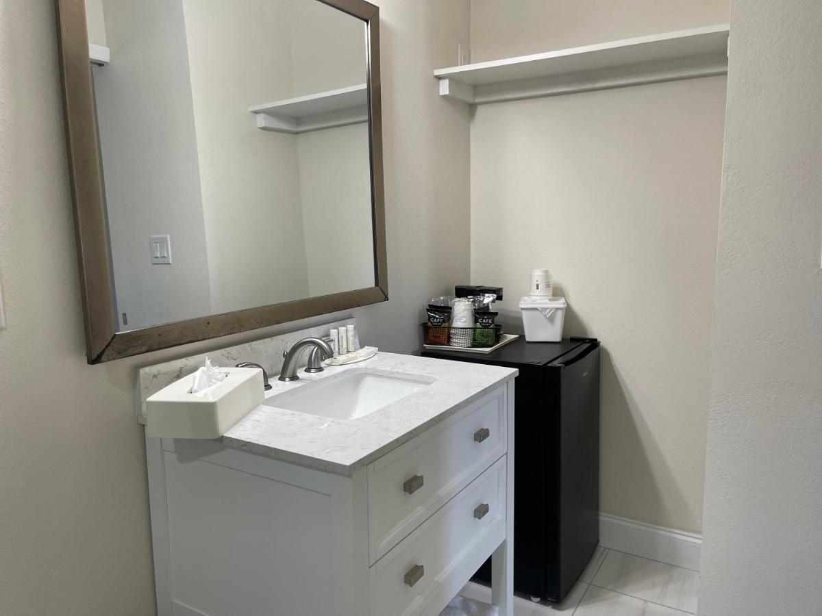Remodeled, Huge Pool, Tiki Bar & Grill, Quiet Room Σεϊρασότα Εξωτερικό φωτογραφία