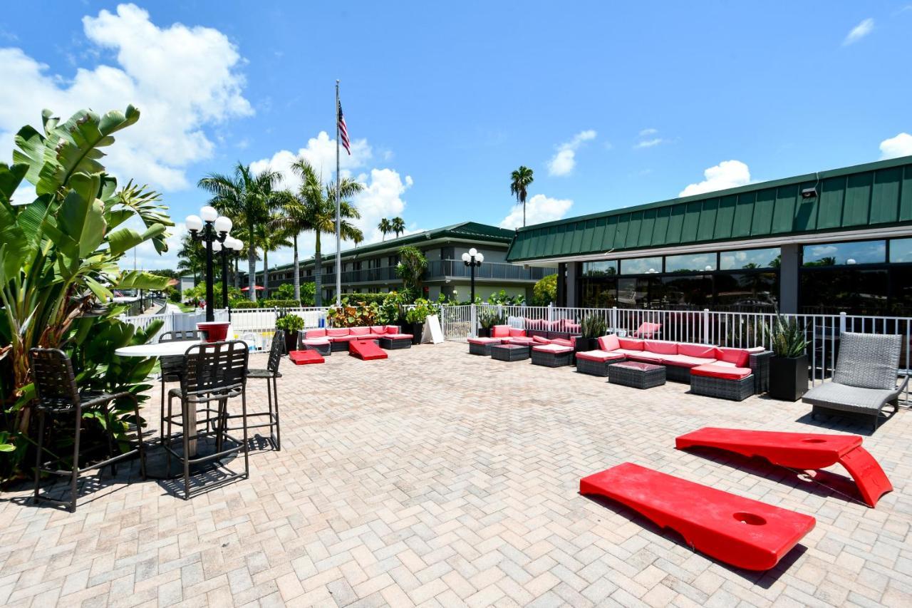 Remodeled, Huge Pool, Tiki Bar & Grill, Quiet Room Σεϊρασότα Εξωτερικό φωτογραφία